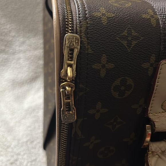 Louis Vuitton carry on luxury item - Picture 14 of 14